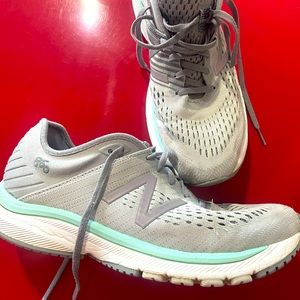 New Balance 860